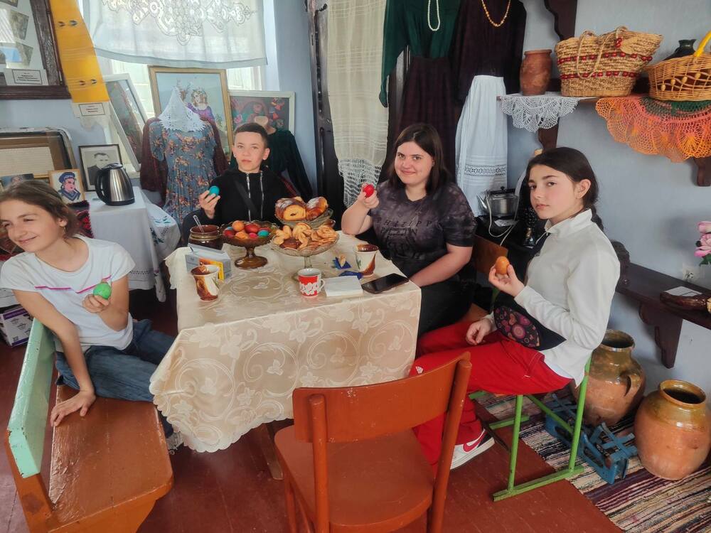 Традиционни великденски игри бяха представени в Етнографската стая „Народна къща“ в село Табаки в Украйна