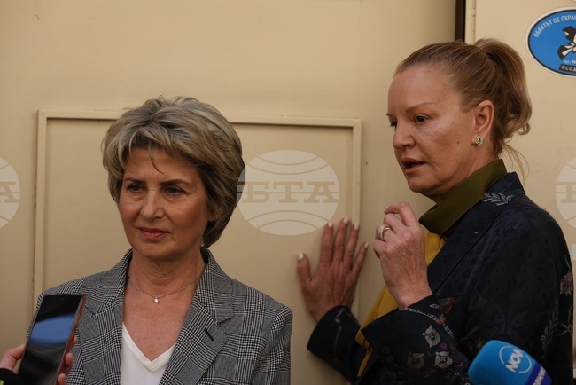 "Вярваме, че разговорът днес е бил в посока решаване на кризата, а не опит за умишлено протакане", заявиха от щаба на Весела Лечева