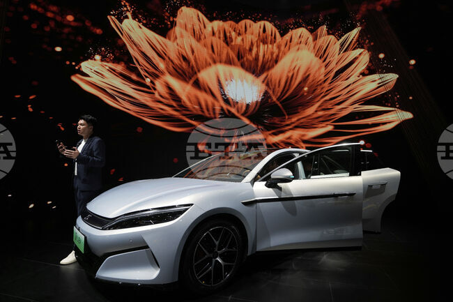 Продажбите на Би Уай Ди се понижават през третото тримесечие за първи път от 2020 г., сочат данни