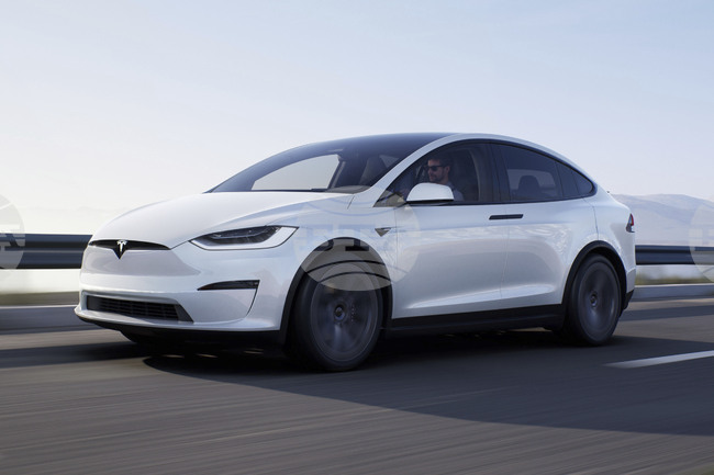 "Тесла" ще прекрати производството на "Модел Ес" и "Модел Екс", за да освободи капацитет за роботи