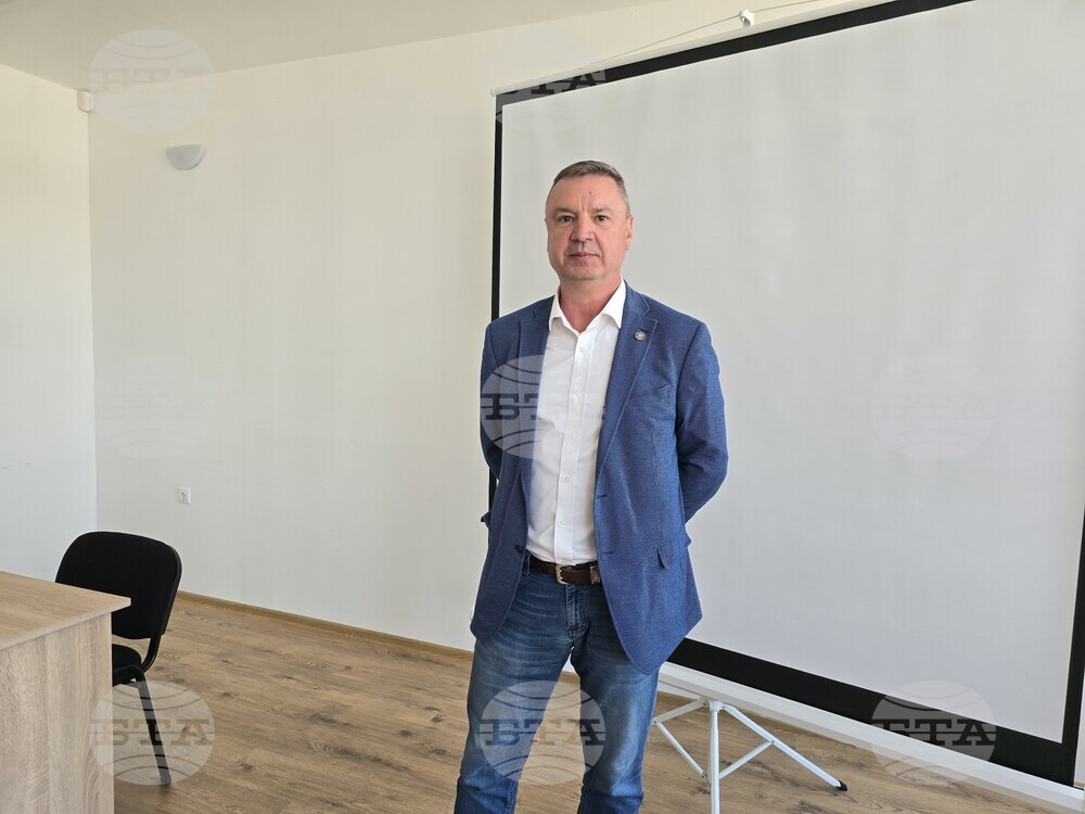 Трябва да се повиши статутът на учителите, не само заплатите, каза заместник-председателят на Синдикат "Образование" към КТ "Подкрепа" Георги Шошев