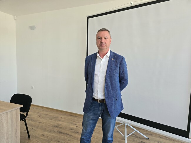 Трябва да се повиши статутът на учителите, не само заплатите, каза заместник-председателят на Синдикат "Образование" към КТ "Подкрепа" Георги Шошев