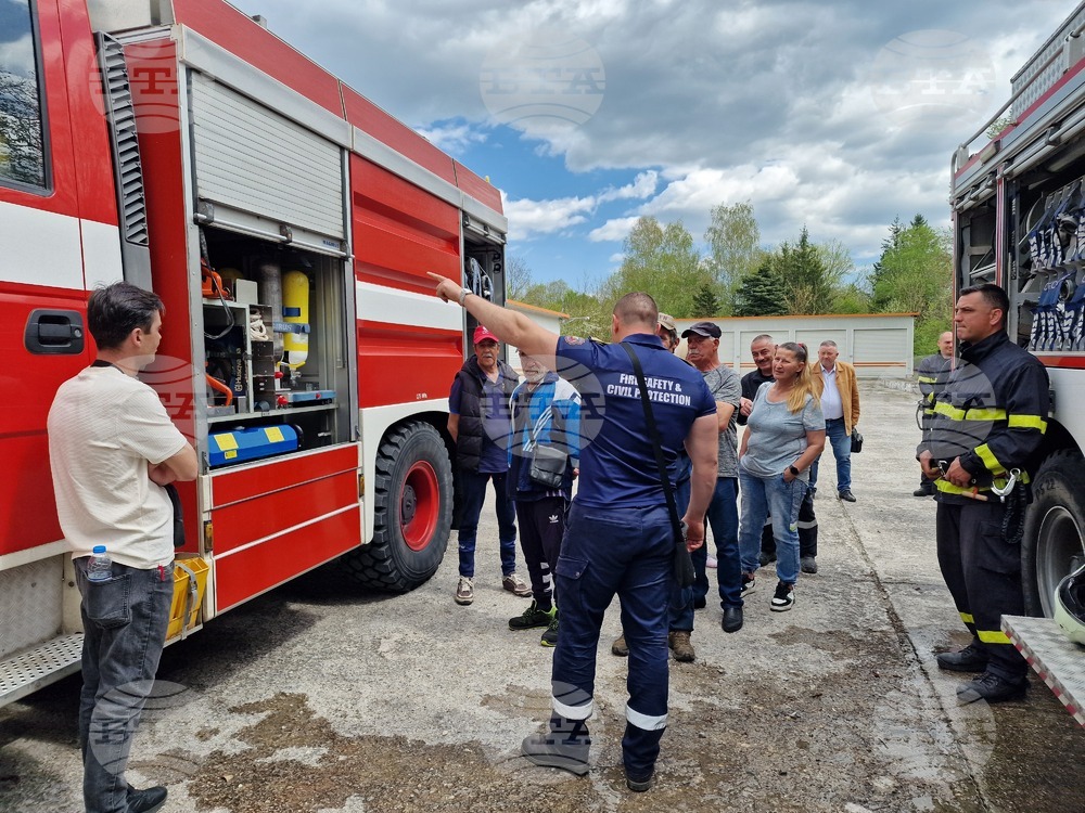 Обучение за действия при горски и полски пожари се състоя в Разград