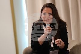 Дигитална сфера - медии  - форум - Камила Златускова