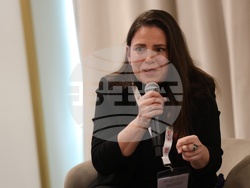 Дигитална сфера - медии  - форум - Камила Златускова