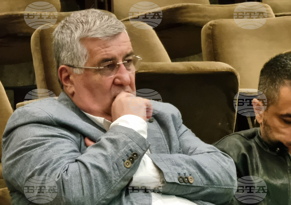 Неоснователни са твърденията, че предстоящото гласуване на бюджета има връзка със задържането на кмета, каза в позиция председателят на ОбС