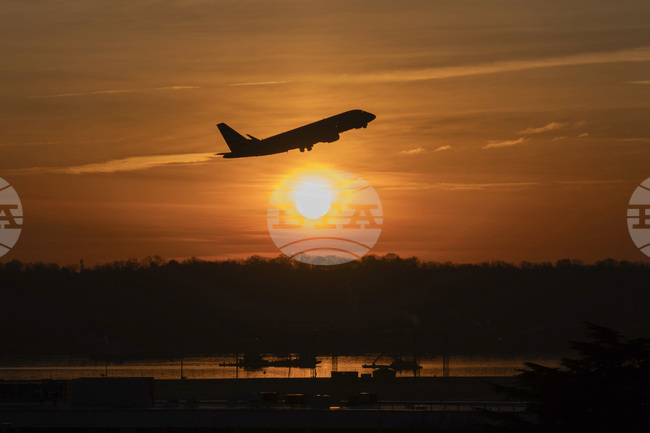 Трафикът на летището в Айндховен е спрян заради забелязани дронове