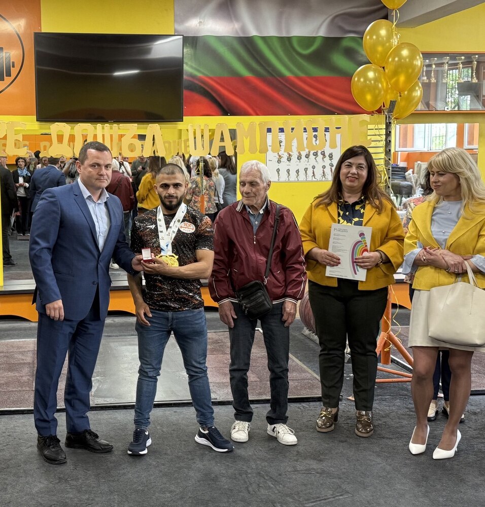 Община Русе: Кметът удостои петкратния европейски шампион Ангел Русев със златна значка „Русе“