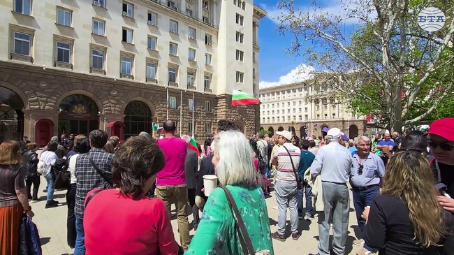 Граждани внесоха писмо до президента с искане той да свика референдум за запазване на българския лев