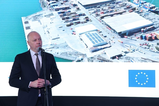 Премиерът Желязков: „Бургас-Запад“ ще се превърне в нов хъб за контейнерния транспорт в Черно море