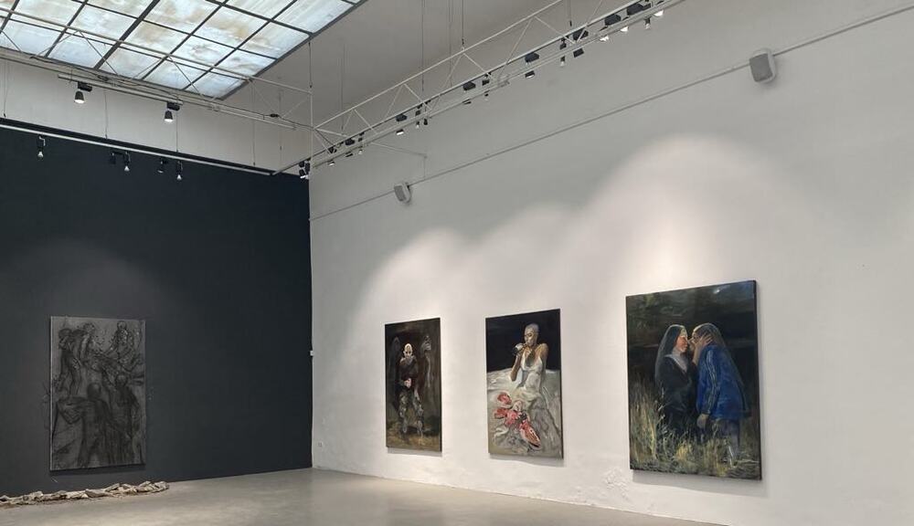 Проектът „Мащаби в….“ е един критически реализъм, който се фокусира върху нашето съвремие, каза пред БТА кураторът Илиан Лалев