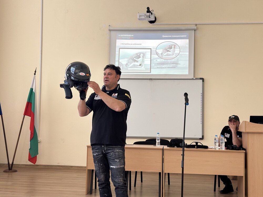 Община Русе: Автомобилният състезател шампион Илия Царски изнесе лекция пред ученици за отговорността в шофирането