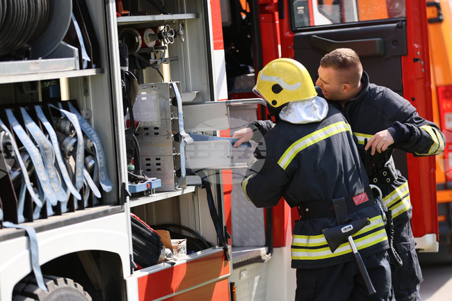 Потушени са общо 64 пожара в страната през изминалото денонощие, няма загинали и пострадали