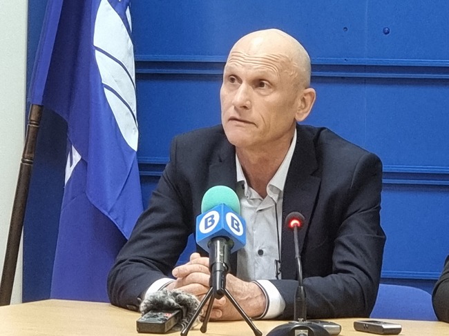 В Дебелец са събрани 3000 подписа срещу инвестиционно намерение за разширяване на птицеферма за кокошки носачки