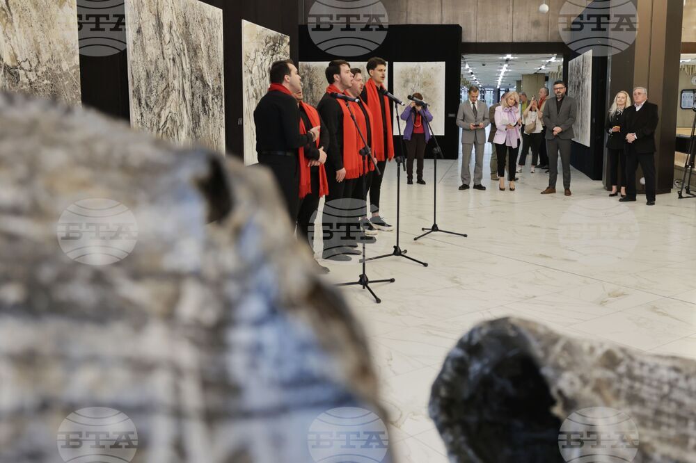 С изложбата „Процесия“ на проф. Станислав Памукчиев бе открит тазгодишният „Салон на изкуствата“