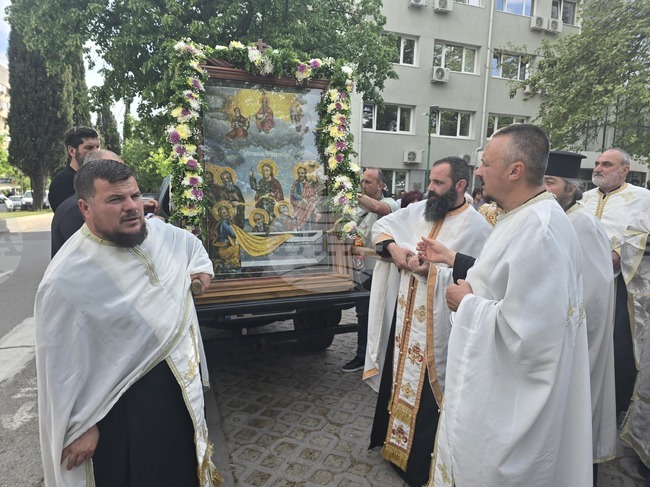 Сандански посрещна чудотворната икона на Света Богородица