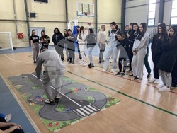 Община Ловеч: Със симулационни очила в Ловеч показват на учениците вредата от алкохола