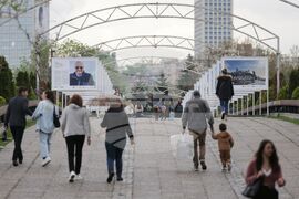 „Антарктическите хора - грижа за Земята" - изложба