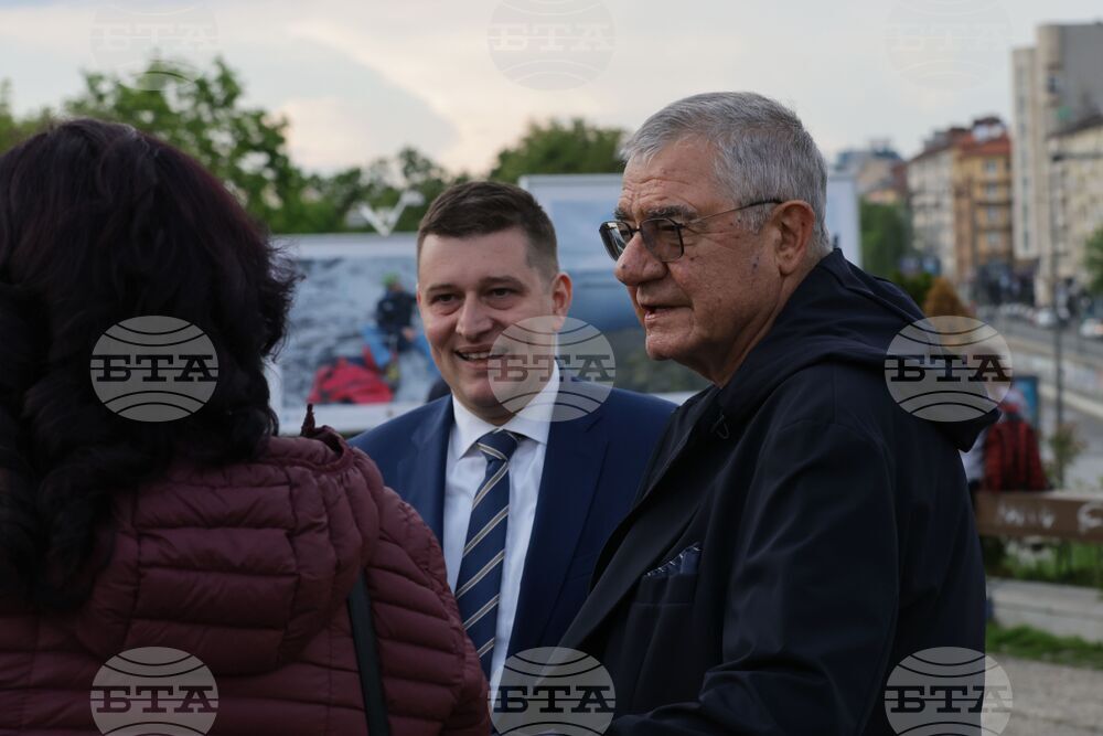 „Антарктическите хора - грижа за Земята" - изложба