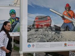 „Антарктическите хора - грижа за Земята" - изложба