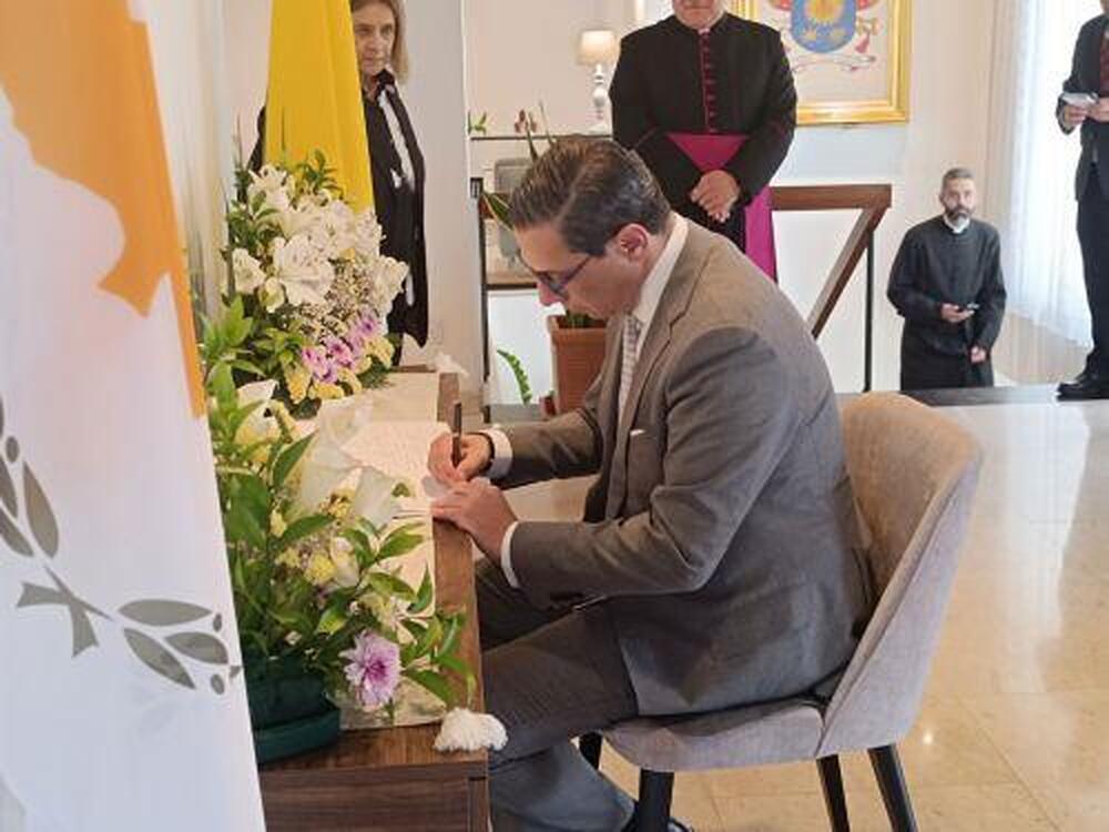 КНА: Папа Франциск беше неуморен защитник на единството и достойнството, каза кипърският външен министър