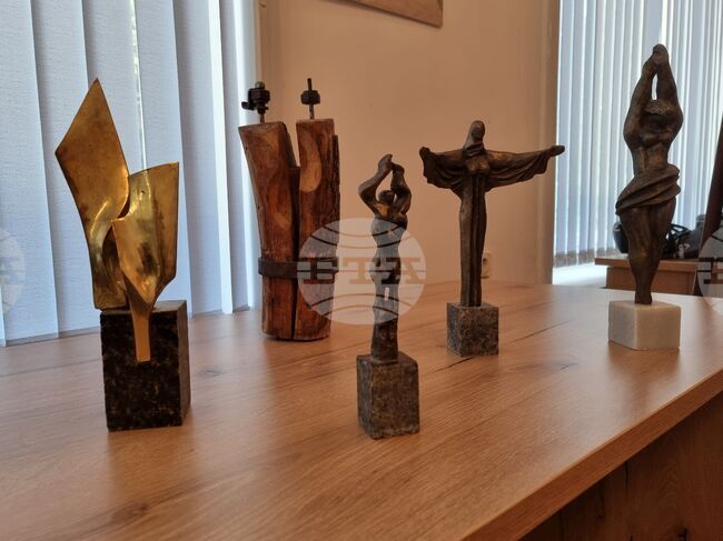 С творческа вечер „Да изваеш вечност“ Община Тунджа почете скулптора Минчо Огнянов