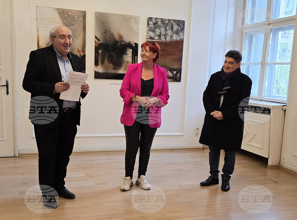 С изложбата „Изгорелите книги“ се вдъхва един нов живот на картини, посветени на книгата, каза проф. Греди Асса