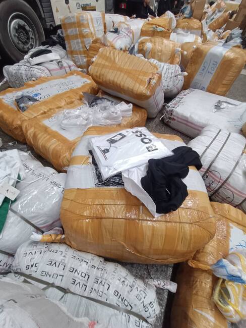 Агенция „Митници“: Близо 24 000 „маркови“ стоки задържаха митническите служители на МП Капитан Андреево