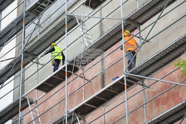 Община Свищов сключи 13 договора за повишаване на енергийната ефективност на жилищни сгради за над 6 млн. лв.