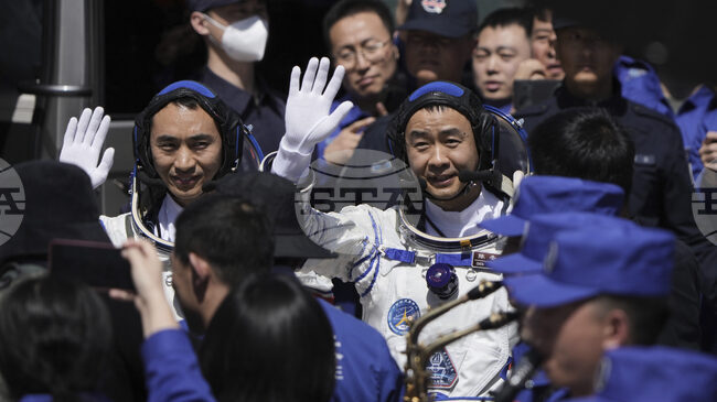 Екипажът на китайската мисия "Шънчжоу-20", чието връщане на Земята беше отложено, е в "добро състояние"