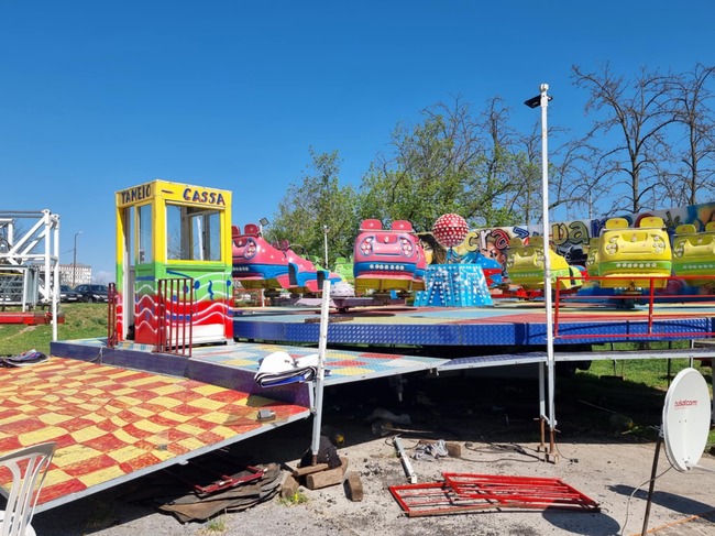 Разглобяват лунапарка в Ямбол, където при инцидент тежко пострада 25-годишен мъж