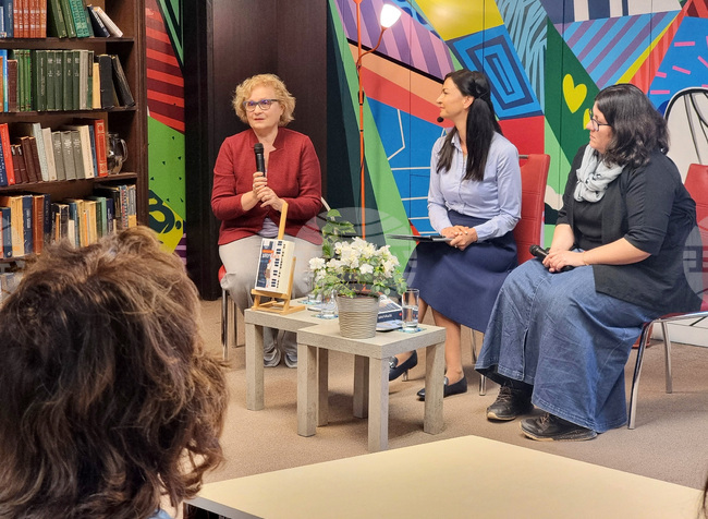  Варна - „Литературен прожектор“ - Жанина Драгостинова - Таня Минчева