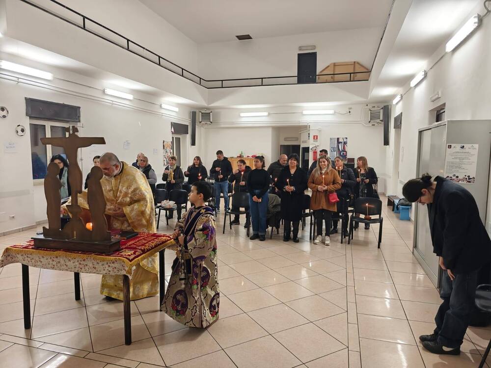 Православната църковна община „Свети Седмочисленици“ в Колеферо, Италия, отбеляза Разпети петък