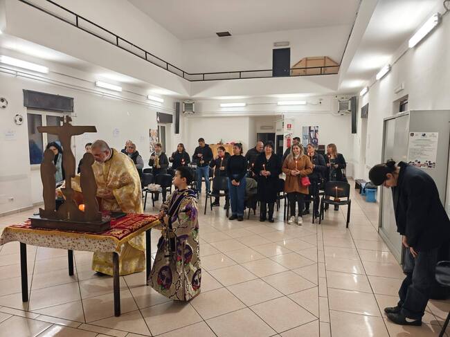 Православната църковна община „Свети Седмочисленици“ в Колеферо, Италия, отбеляза Разпети петък