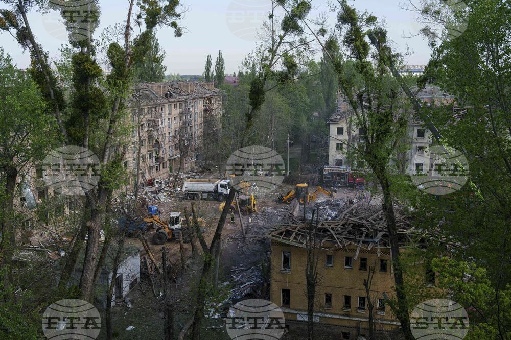 Броят на загиналите при масирания руски удар по Киев нарасна на 12, съобщиха украинските власти