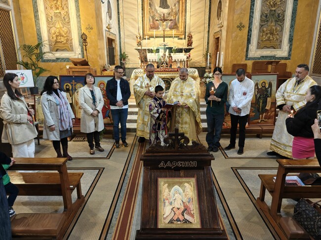 Православната църковна община „Свети Седмочисленици“ в Италия отпразнува Възкресение Христово