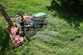 Бургас - тревни площи - косене