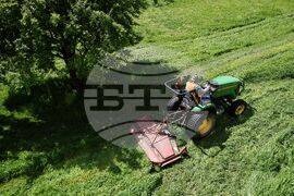 Бургас - тревни площи - косене