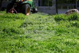 Бургас - тревни площи - косене