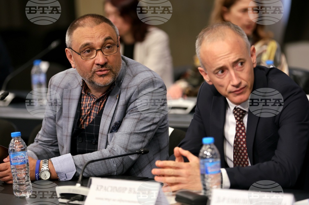 Религиите ще се изучават в културологичен и исторически аспект, и ще представим неконфесионална програма, каза министър Красимир Вълчев