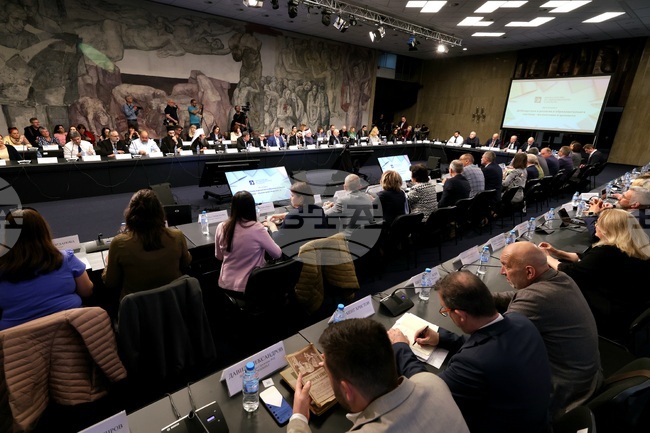 Изучаването на добродетели и религии в училищата беше обсъдено на дискусия, организирана от Министерството на образованието и науката