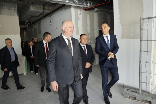 Надявам се детската болница в Бургас да отвори врати до края на годината, каза премиерът Росен Желязков 