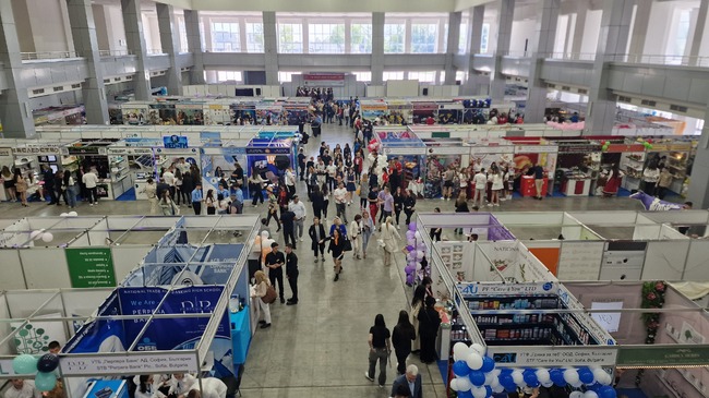 Повече от 1000 ученици се включват в 28-ото издание на Международния панаир на учебно-тренировъчните фирми 