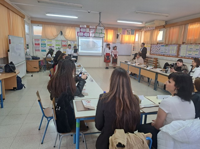 Български учители от 15 държави гостуваха на училище „Родна стряха“ в Арадипу, Кипър