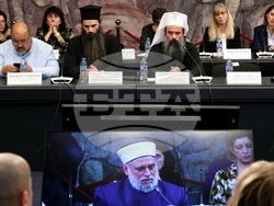 Дискусия - добродетели и религии в българските училища