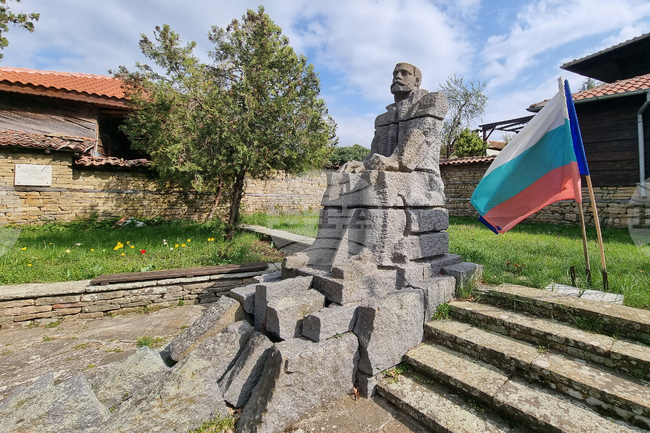 Седмият конкурс за есе, посветен на Захарий Стоянов, отличи млади автори от Сливен и Нова Загора