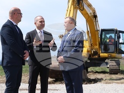 Село Волуяк - Гроздан Караджов - Мултимодална логистична платформа София-Запад - строителство