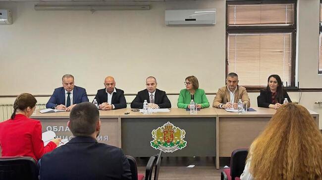 До началото на юни ще предложим промени за решаване проблема с обществения транспорт до населени места в страната, каза Гроздан Караджов