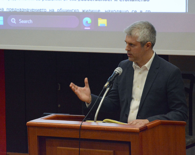 Кметът Благомир Коцев: Общинският съвет спря изпълнението на реални действия за ограничаване популацията на бездомни животни