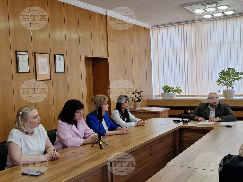 Предстои да уведомим централните ведомства и да изискаме по-спешни мерки относно неприятните миризми в Разград, каза кметът Добрин Добрев 